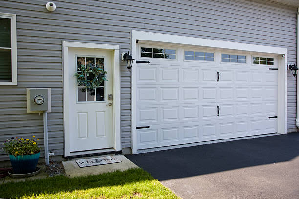 24/7 Emergency Garage Door Panel Replacement experts in Hubbard, OH